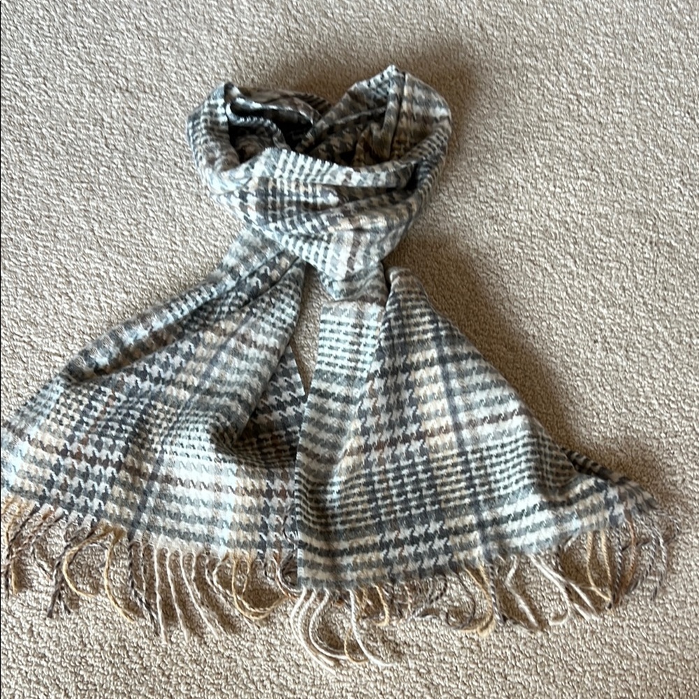 Stylish Houndstooth Scarf